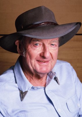 "A beer with Duncan": Singer-songwriter Slim Dusty, who died in 2003.