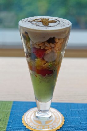 Dessert with matcha-flavoured tea jelly.