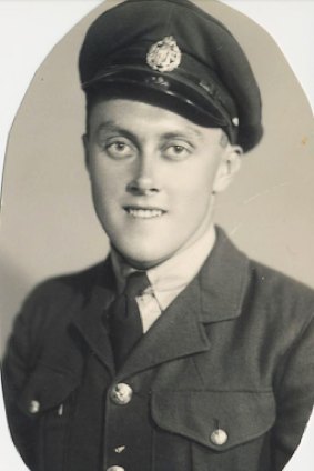 Flight Sergeant Val St Leon with the RAAF in 1945.