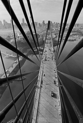 David Moore took more than 5000 photographs of the bridge.