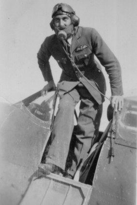 Squadron Leader Keith Lawrence climbing from a Spitfire in 1940. 