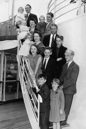 An Irish migrant family of 15 arrive in Sydney in search of employment and a new life in 1960. 