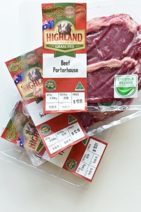 Aldi's Highland Park grass-fed beef packaging is marketed with show medals.