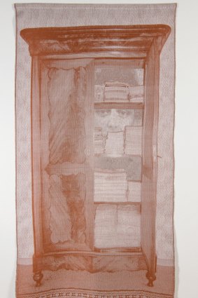 Monique van Nieuwland, 1915 – Henrietta’s cupboard, Cato’s linen 2009, wool warp, hand-dyed silk weft, handwoven Jacquard satin weaves
