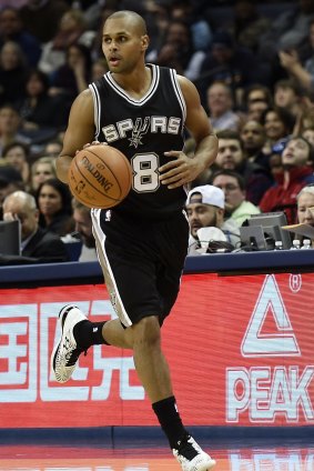 Patty Mills scored two three-pointers to help the San Antonio Spurs progress in the NBA play-offs.
