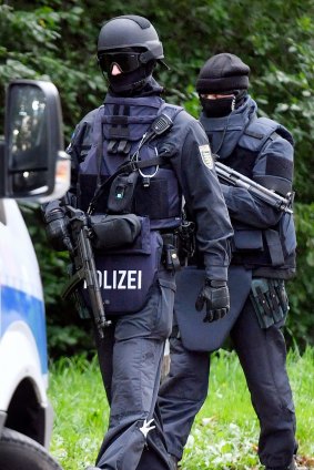 German police near an apartment building  raided on Sunday in the Yorck area of Chemnitz.