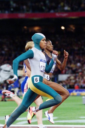 Freeman on her way to winning 400 metres gold medal.