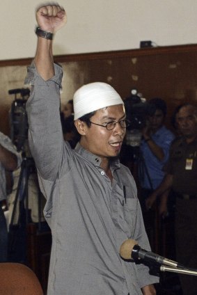Iwan Darmawan, also known as Rois, stands defiant after being sentenced to death in Jakarta in September 2005.