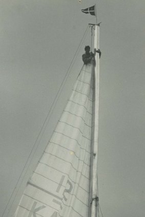 Warwick Hood at the top of the mast of yacht Dame Pattie.