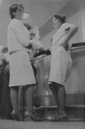 Merle Thornton (right) and Rosalie Bognor chained to the bar at the Regatta Hotel, Brisbane, in March 1965.