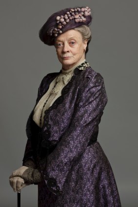  Maggie Smith as Violet, Dowager Countess of Grantham, in the Downton Abbey TV series.