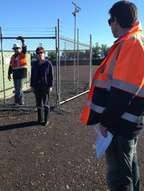 NSW chief scientist Mary O'Kane tours AGL's Spring Farm in 2013.