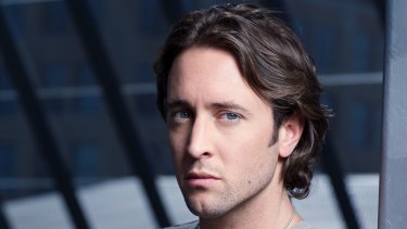 Hawaii Five 0 Star Alex O Loughlin On Bruises Fame Playing The Hollywood Game