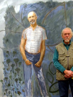 Guy Warren with the portrait that won him an Archibald in 2004.