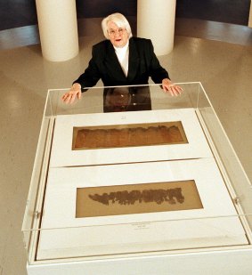 Dr Barbara Thiering at the 2000 Dead Sea Scrolls exhibit at the Art Gallery of NSW.