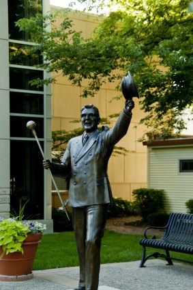 A statue of Meredith Willson in his home town of Mason City, Iowa.