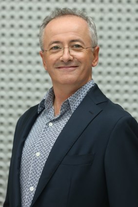 Andrew Denton hosts Interview on Channel Seven.
