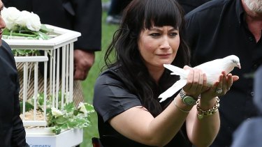 Jonah Lomu S Wife Reveals People Have Been Stealing From His Grave