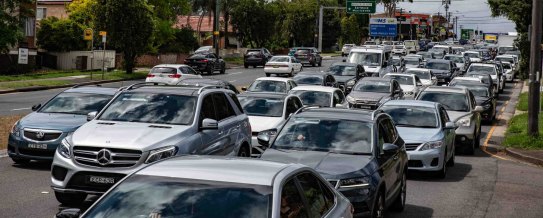 Members of the public and health workers at a pop up Covid testing clinic at Roselands Shopping Centre open-air car park on Dec 28, 2021. The queue starts from M5, with approximately three hours waiting.  Photo: Flavio Brancaleone/The Sydney Morning Herald