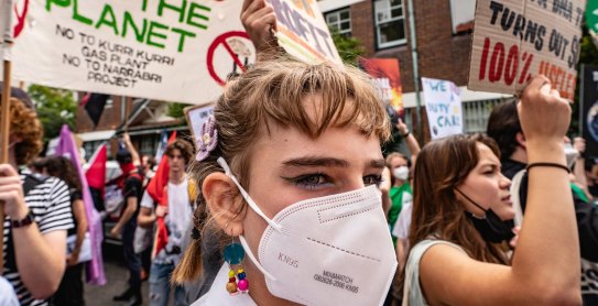 Young people have gathered in front of the Prime Minister's Sydney home to strike for climate action, Sydney on March 25, 2022.  Photo: Flavio Brancaleone/The Sydney Morning Herald