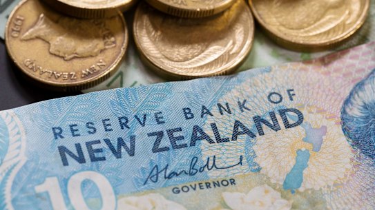 The kiwi fell as much as 1.3 per cent to 0.7061 US cents as New Zealand First Party backed Labour to form a coalition government.