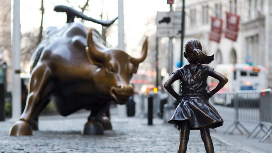 "Charging Bull" and "Fearless Girl" face off against each other in New York.