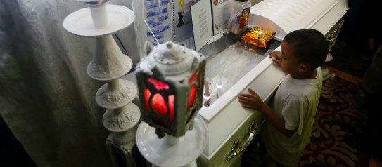 Jomari, a friend of Kian Loyd delos Santos, refuses to leave the wake.