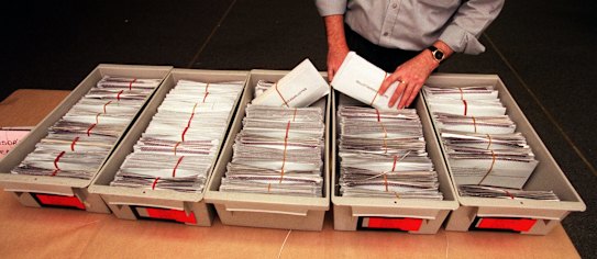 The Australian Electoral Commission, Bondi Junction branch, starts the process of counting the votes in Wentworth for candidates in the 1997 constitutional convention.