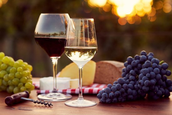 Increasing numbers of vineyards and wineries are going organic in Australia.