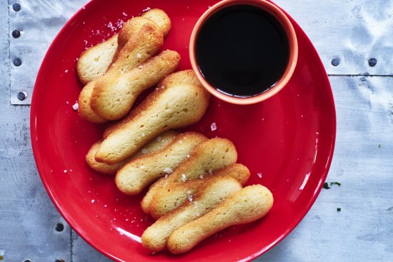 Adam Liaw's lenguas de gato (cat's tongues).