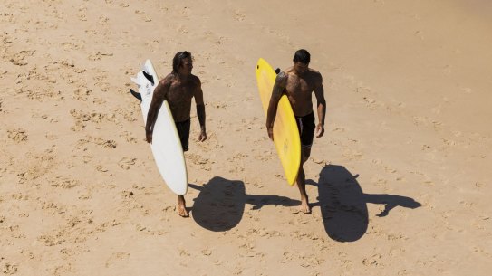 A busy Bondi Beach on the last weekend before lockdown 2.0 ends on 11/10/2021.  09 October, 2021. Photo: Brook Mitchell