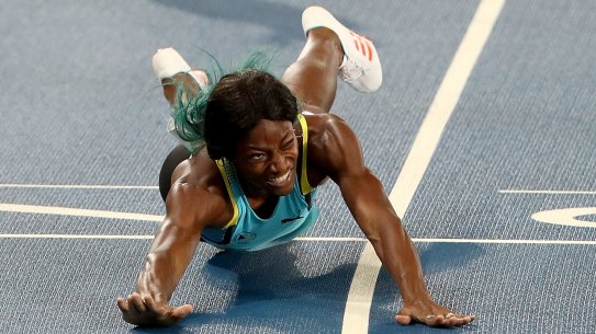 Shaunae Miller of the Bahamas dives over the finish line to win the gold medal in the women's 400m final.