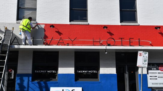 The Railway Hotel in Yarraville gets painted in Bulldogs' club colours.