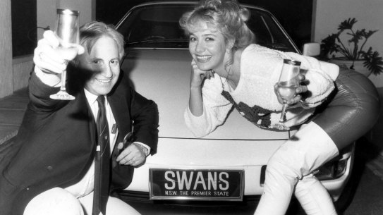 Dr Geoffrey Edelsten and wife Leanne Edelsten celebrate his acquisition of the Sydney Swans on 31 July 1985.
SMH SPORT Picture by STAFF