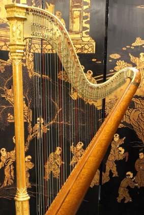 An early 19th century concert harp by Sebastian Ereros of London, which sold for $5800 IBP.