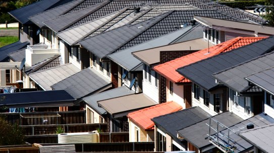 During the past six months, Sydney prices had fallen 1 per cent and Melbourne price growth had slowed to a 7 per cent annual rate, HSBC's Paul Bloxham said.