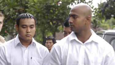 Tan Duc Thanh Nguyen with Myuran Sukumaran during their trial.
