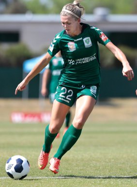 Canberra United striker Stephanie Ochs will miss the 2015-16 W-League season with a serious knee injury.