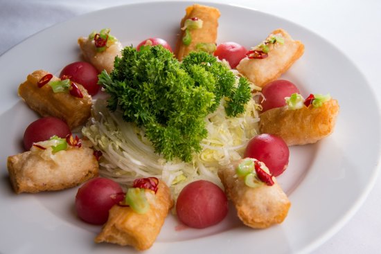 Off-menu: Deep-fried prawn-stuffed Chinese doughnuts.