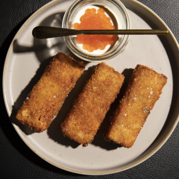 Chicken croquettes with Laughing Cow cheese and nuoc mam "caviar".