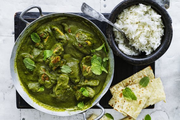 Serve this curry with naan and rice.
