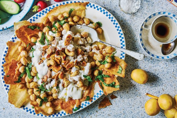 Fatteh (Chickpeas and garlic yoghurt with fried bread).