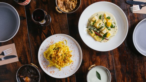 Stir-fried cabbage and pickled long melon.