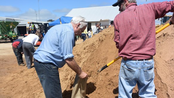 Forbes residents make sand bags with the SES in preparation for the flood.
