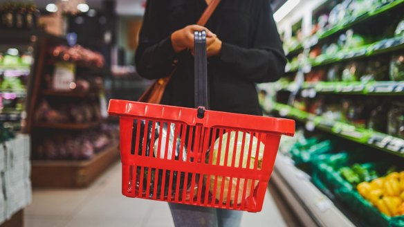 What are some of the items dietitians routinely put into their trolleys?