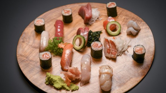 Komeyui's sushi plate.