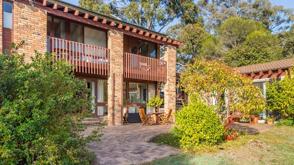 23 Shackleton Circuit in Mawson features a north-facing design and park-like grounds. 