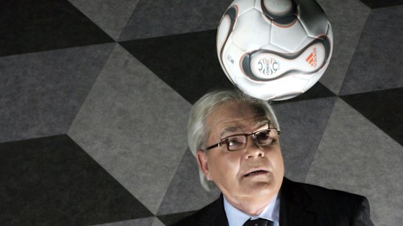 Broadcaster Les Murray has died at the age of 71.