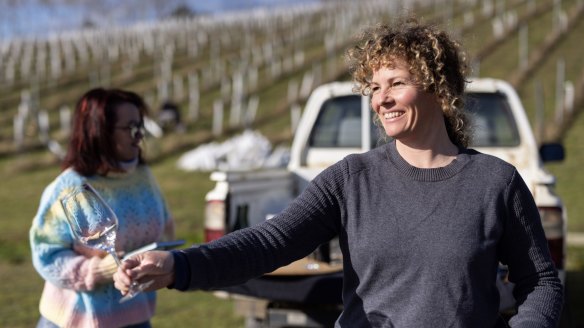 A laid-back vineyard tasting with Sailor Seeks Horse winemaker Gilli Lipscombe. 