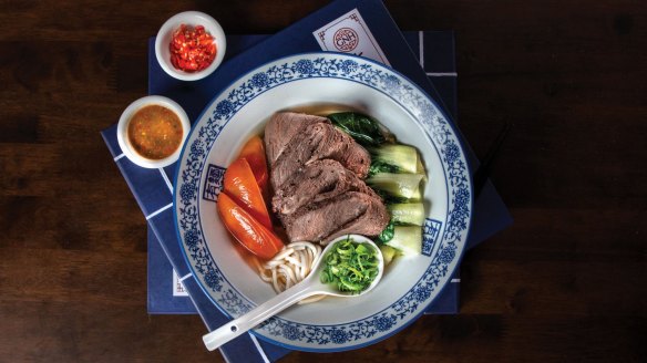 Slow-cooked sliced beef soup and tomatoes.